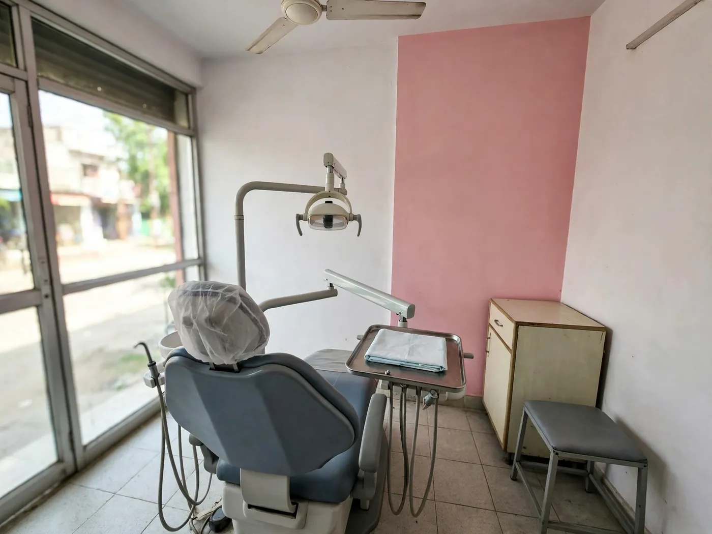 The treatment chair and equipment at Soni Dental Care